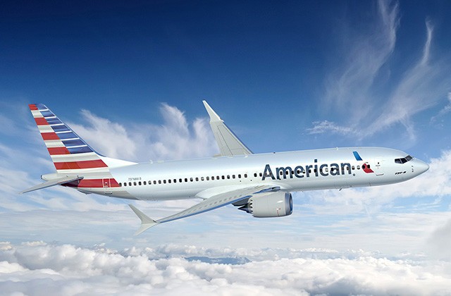 American Airlines advierte a los empleados sobre posibles licencias
