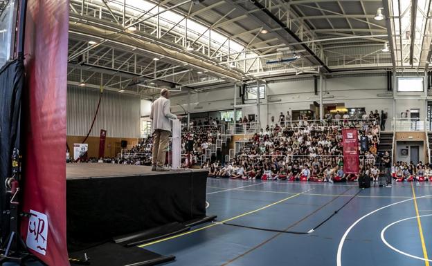 El rector de la UR, el pasado viernes, durante el acto de bienvenida a los nuevos alumnos. / JUSTO RODRÍGUEZ
