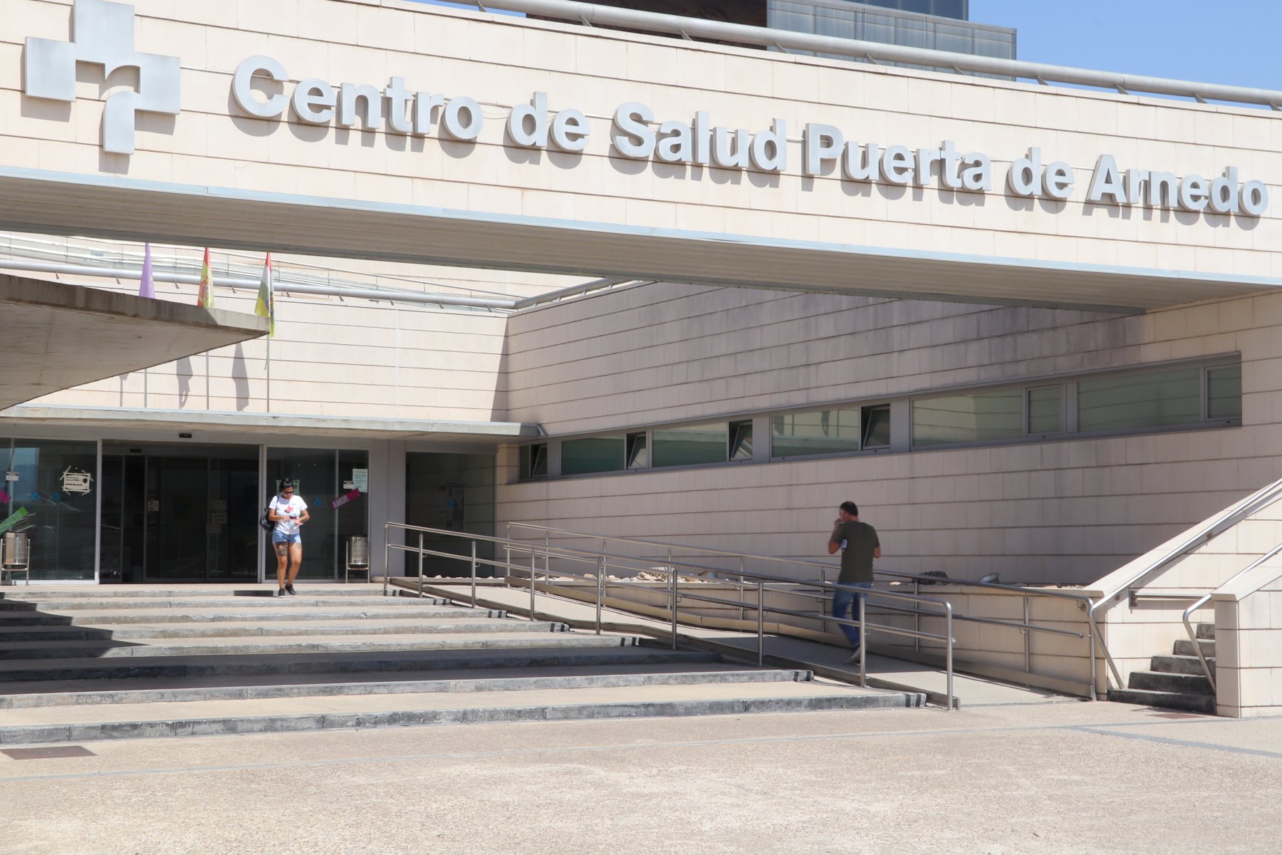 Entrada del centro de salud. / E. P.