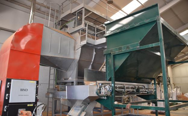 Secadora de alemendra de la SAT La Galera de Aldeanueva de Ebro. / SANDA