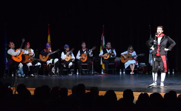 Imagen del concurso de jotas de la Rondalosa en 2019. / MIGUEL HERREROS