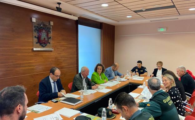La junta de seguridad se reunió ayer en el Palacio Abacial alfareño. / D.G.E.