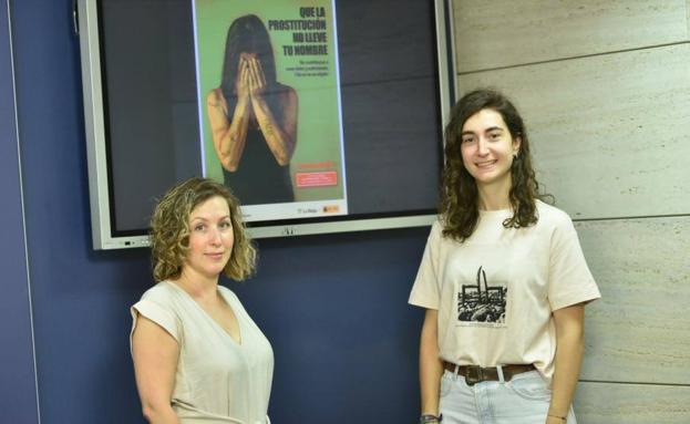 La directora de Participación y Derechos Humanos, Sara Carreño (izquierda), ha presentado la campaña./g. r.
