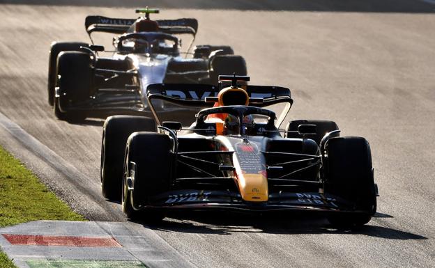 Max Verstappen, en primer plano, durante el último Gran Premio de Italia. /Jennifer Lorenzini (Reuters)