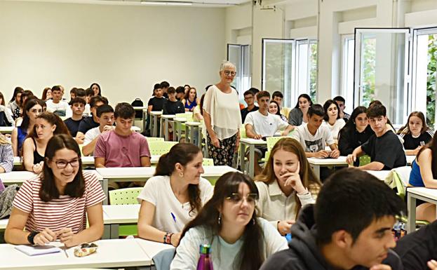 Alumnos de la UR esta mañana./Miguel Herreros