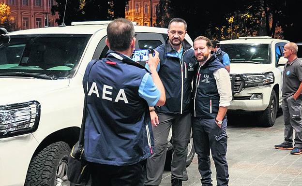 Los miembros del OIEA antes de partir hacia Zaporiyia./Reuters
