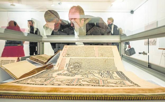 'Crónica de Juan II de Castilla', dicen que la obra más bella que ha salido del taller logroñés de Guillén de Brocar. /FERNANDO DÍAZ