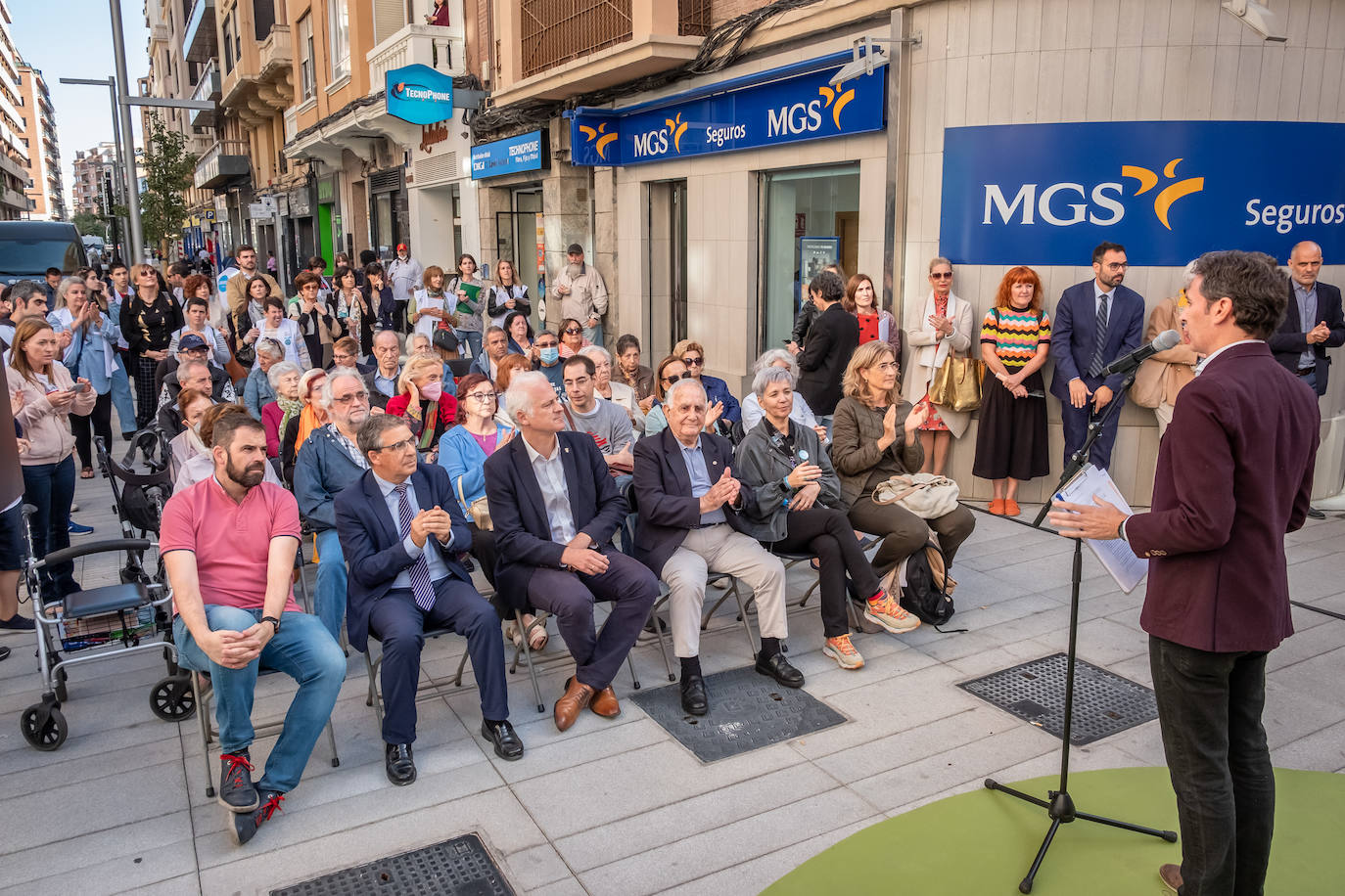 'Maratón contra la soledad' celebrado en la nueva plaza Pilar Salarrullana de Logroño. /F. D.