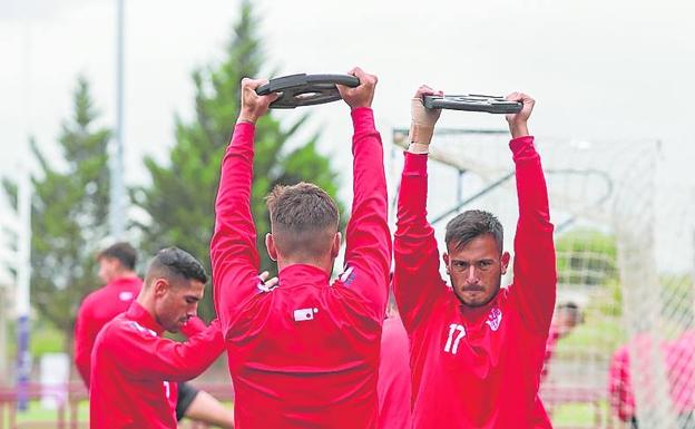 Los jugadores de la SDL, durante un entrenamiento. /Sonia Tercero