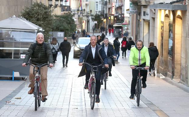 El presidente del Senado, en bici junto al alcalde