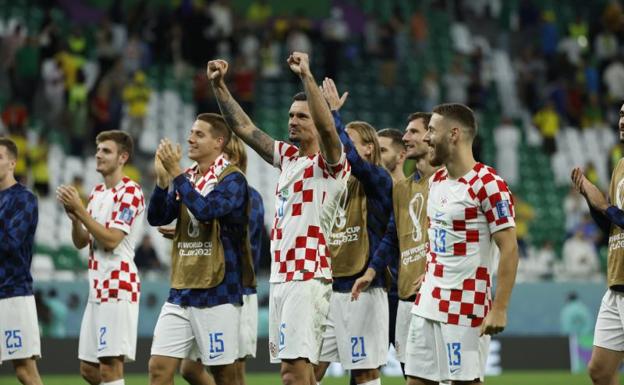 Los jugadores croatas celebran el pase a semifinales del Mundial./Juanjo Martín / efe