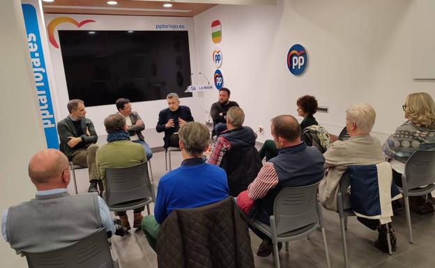 La Junta Local del PP aprueba por unanimidad la candidatura de Escobar a la Alcaldía de Logroño