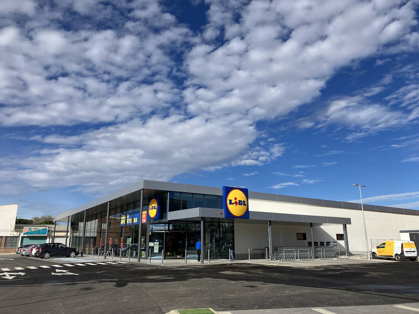Exterior del nuevo establecimiento de Lidl en Calahorra. /L.r.