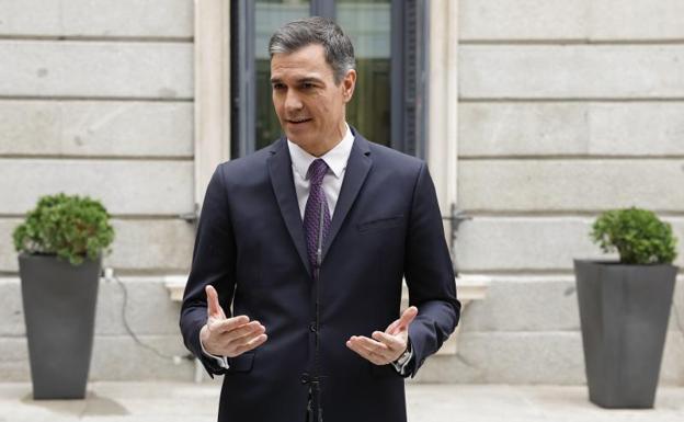 Pedro Sánchez tras asistir al acto institucional del Día de la Constitución en el Congreso./Efe