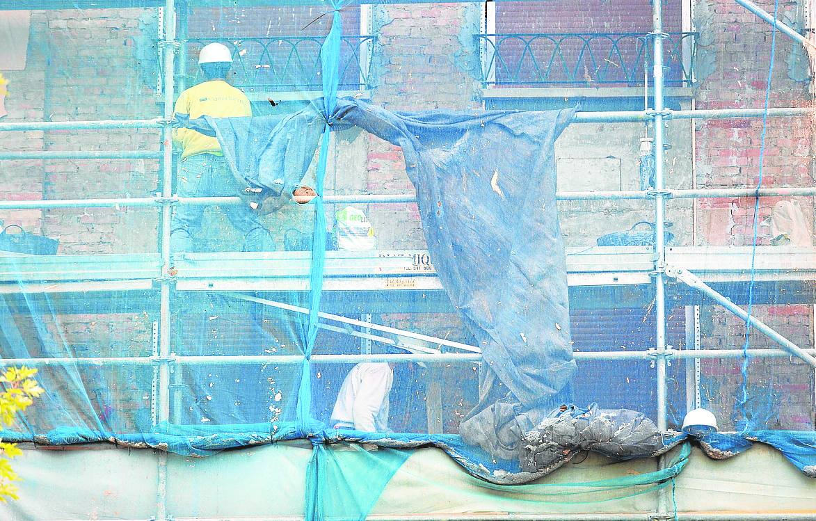 Imagen de archivo de la reforma de un edificio de viviendas en Logroño. /Sonia Tercero
