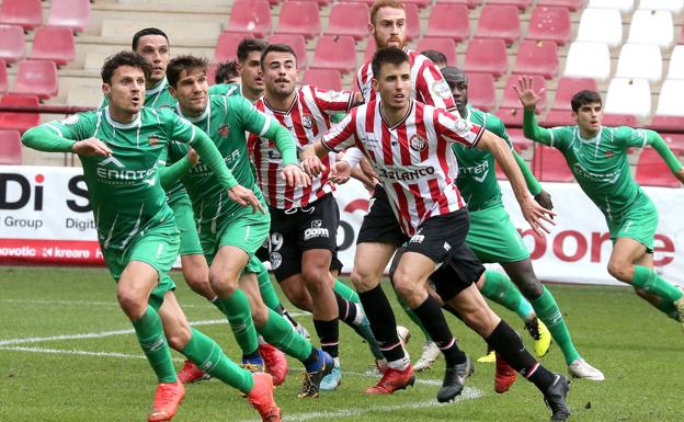 Un momento del partido entre la SD Logroñés y el Cornellá. /Juan Marín
