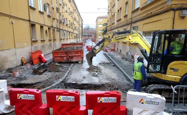 Obras en el entorno de Escolapias-Sotillo. / JUAN MARÍN