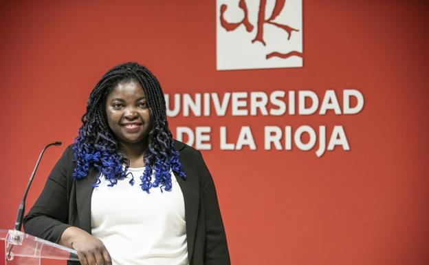 Sally Estelle Mekame–Tiogo, nueva doctora por la Universidad de La Rioja. / JUSTO RODRÍGUEZ