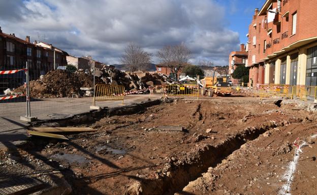 Obras en la Plaza de la Estación y calle Cerradilla, en Quel. / SANDA