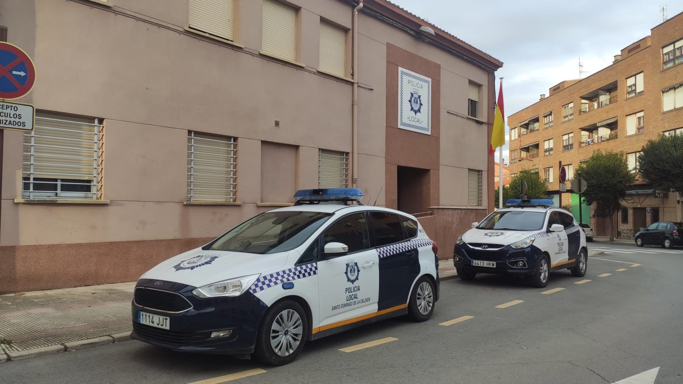 Acceso a las instalaciones de la Policía Local de Santo Domingo. / ALBO