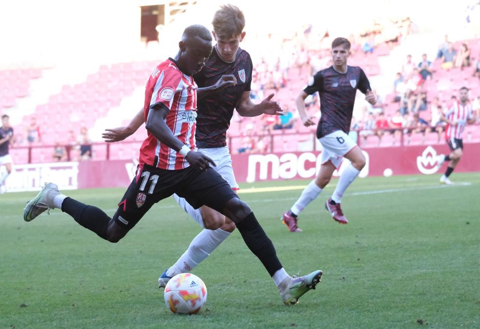 Zourdine, en el partido de la primera vuelta contra el Athletic B. / FERNANDO DÍAZ