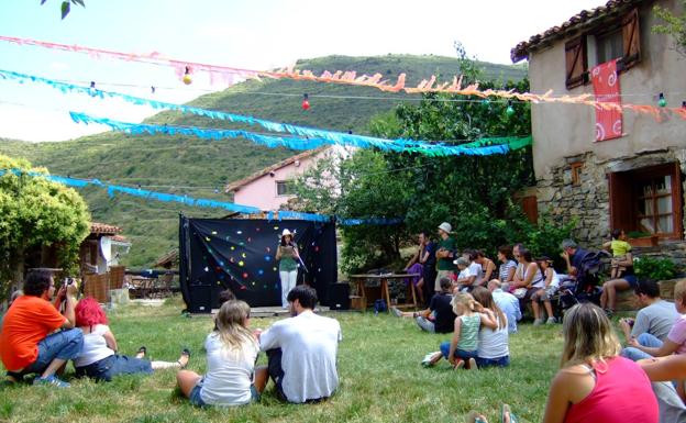 Imagen de archivo de la era de Peroblasco en una de las actividades de la Fiesta del Humo. / E. P.