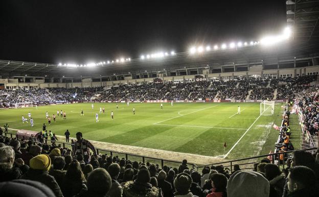 Aspecto de Las Gaunas durante el partido ante la Real Sociedad. /Justo Rodríguez
