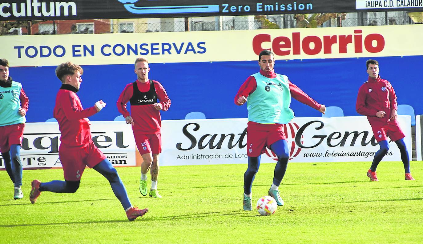 Barace avanza con el balón en el entrenamiento de este jueves. /Sanda Sainz