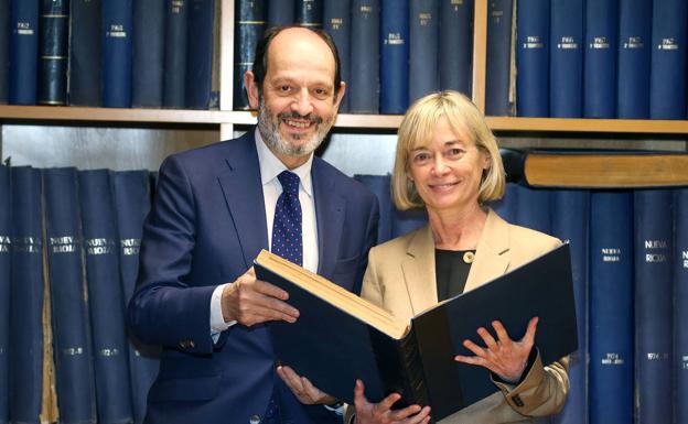 Teresa Cobo, junto a José Luis Prusén.