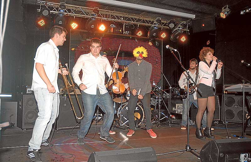 Bamboo Bebop en la sala Concept en 2013.