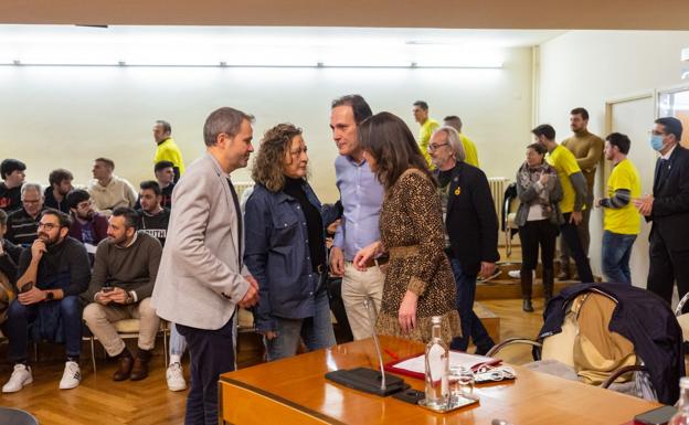 Jaime Caballero (PSOE), Amaia Castro (UP) y los no adscritos, Javier Garijo y Marisa Bermejo. / SONIA TERCERO