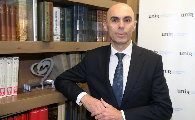 José Antonio Clemente posa en el Rectorado de UNIR. / JUAN MARÍN