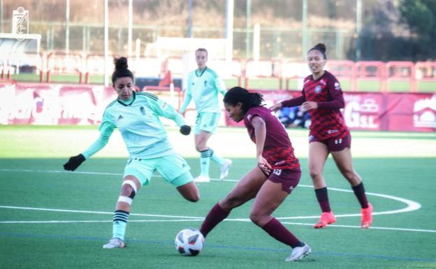 Ida, durante un momento del partido de ayer frente al Granada. / GRANADA CF FEMENINO