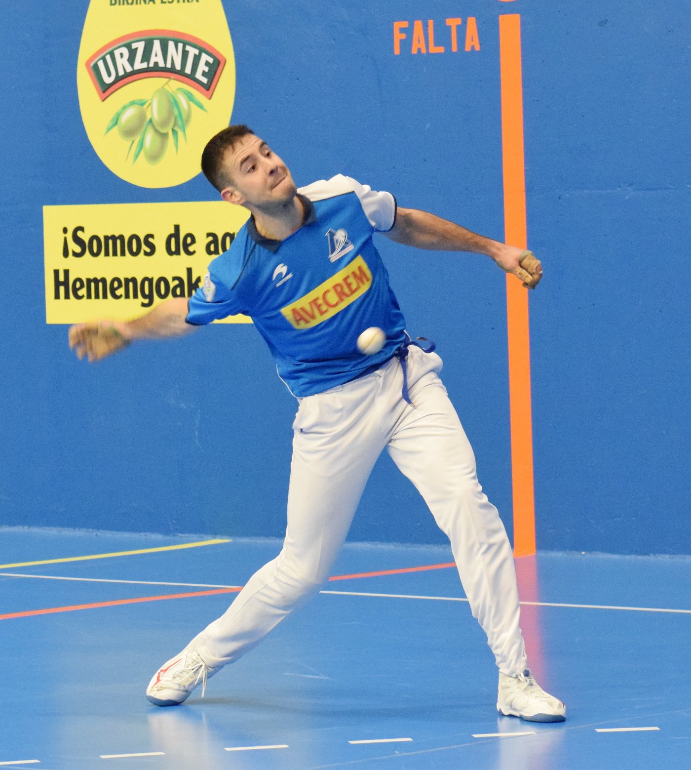 Darío Gómez prepara su golpe de derecha. 