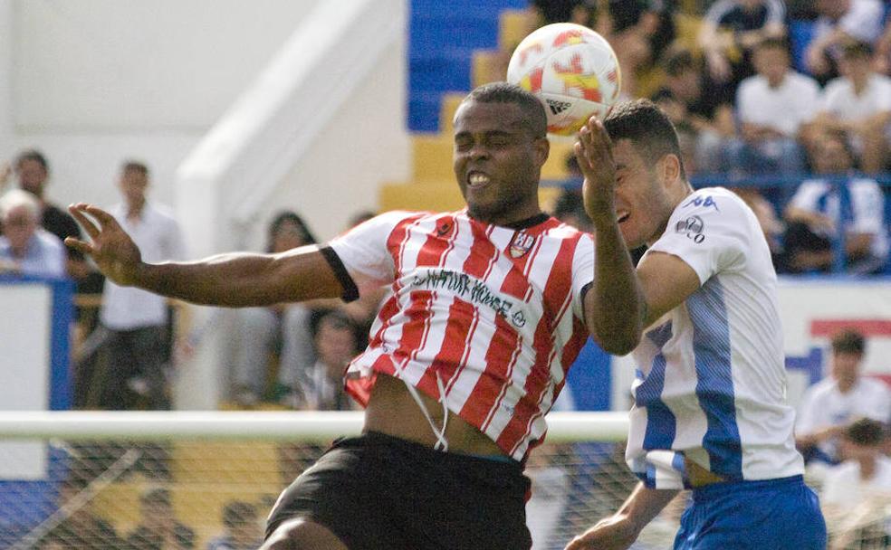 Partido de fútbol de Primera RFEF entre el Alcoyano y la Unión Deportiva Logroñés en el que los riojanos se impusieron por 0 a 1. /ADG