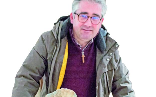 Francisco Javier Díez Morrás, junto al crucero. / ALBO