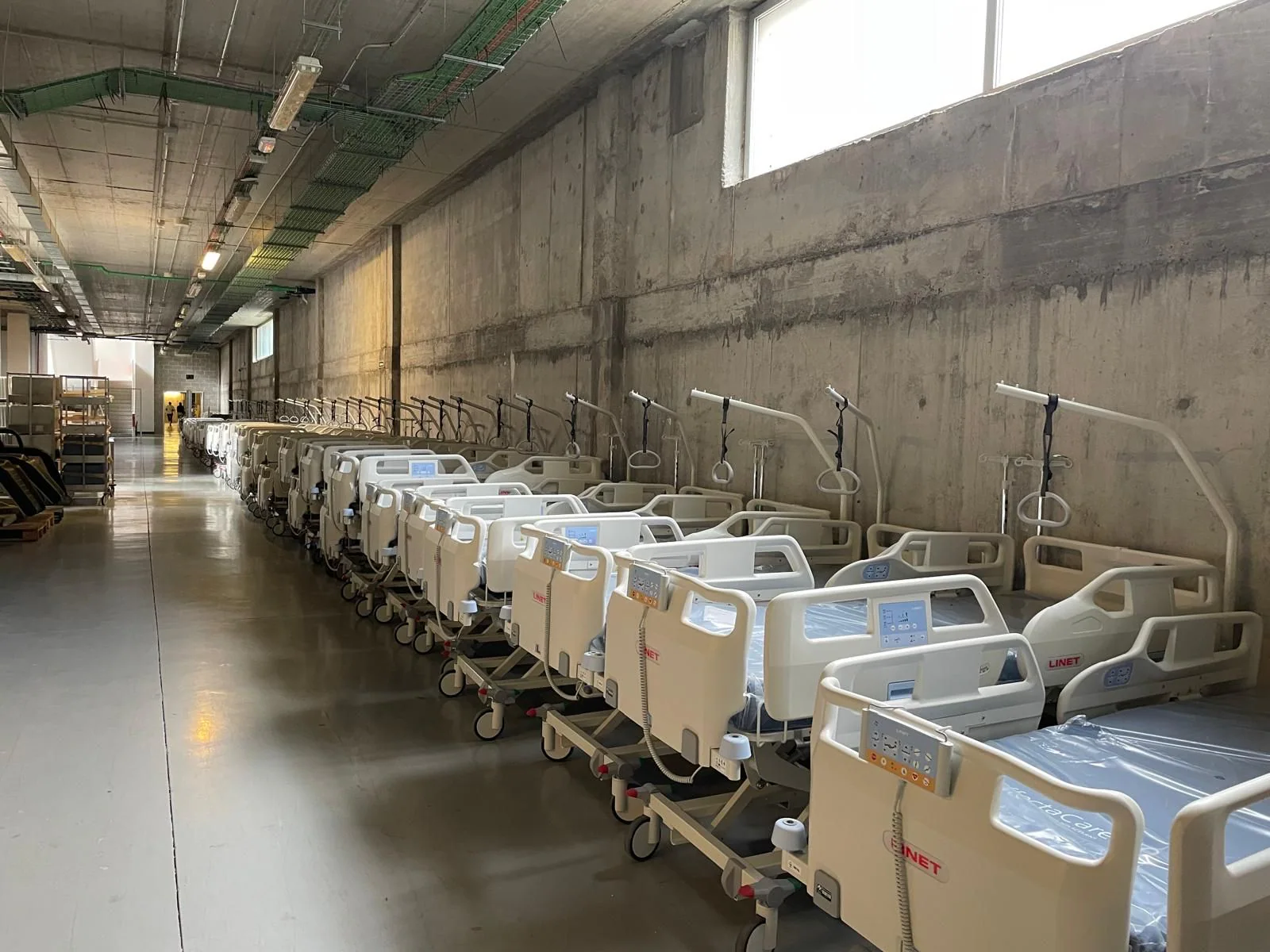 CSIF denuncia la acumulación de sesenta camas nuevas en el Hospital San Pedro mientras se siguen utilizando viejas, que presentan carencias. 