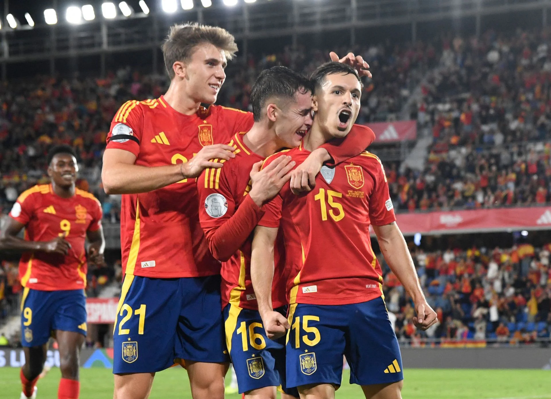 La Roja cerró la fase de clasificación de la Liga de las Naciones con una victria ante Suiza (3-2) en un partido en el debutaron Paredes, Samu y Barrios