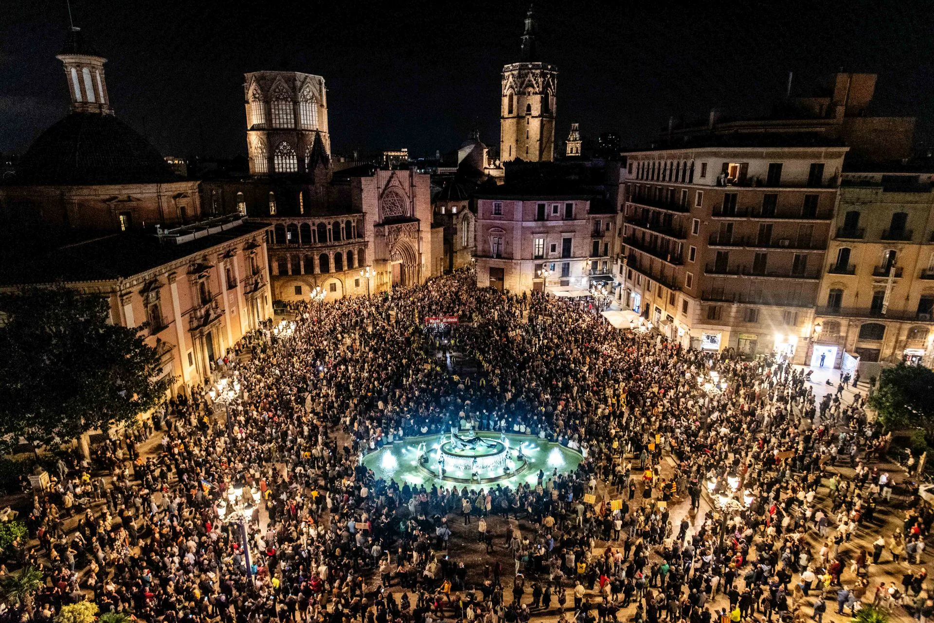 Miles de valencianos exigen la dimisión de Mazón por su «desastrosa» gestión de la catástrofe ocasionada por la DANA