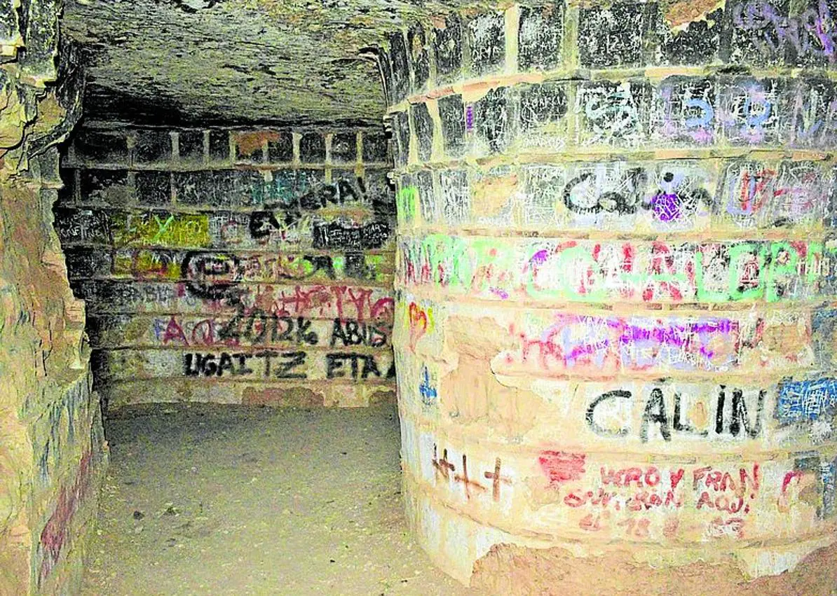 Imagen secundaria 1 - 'Los ojos del Ebro', olvidados y vandalizados