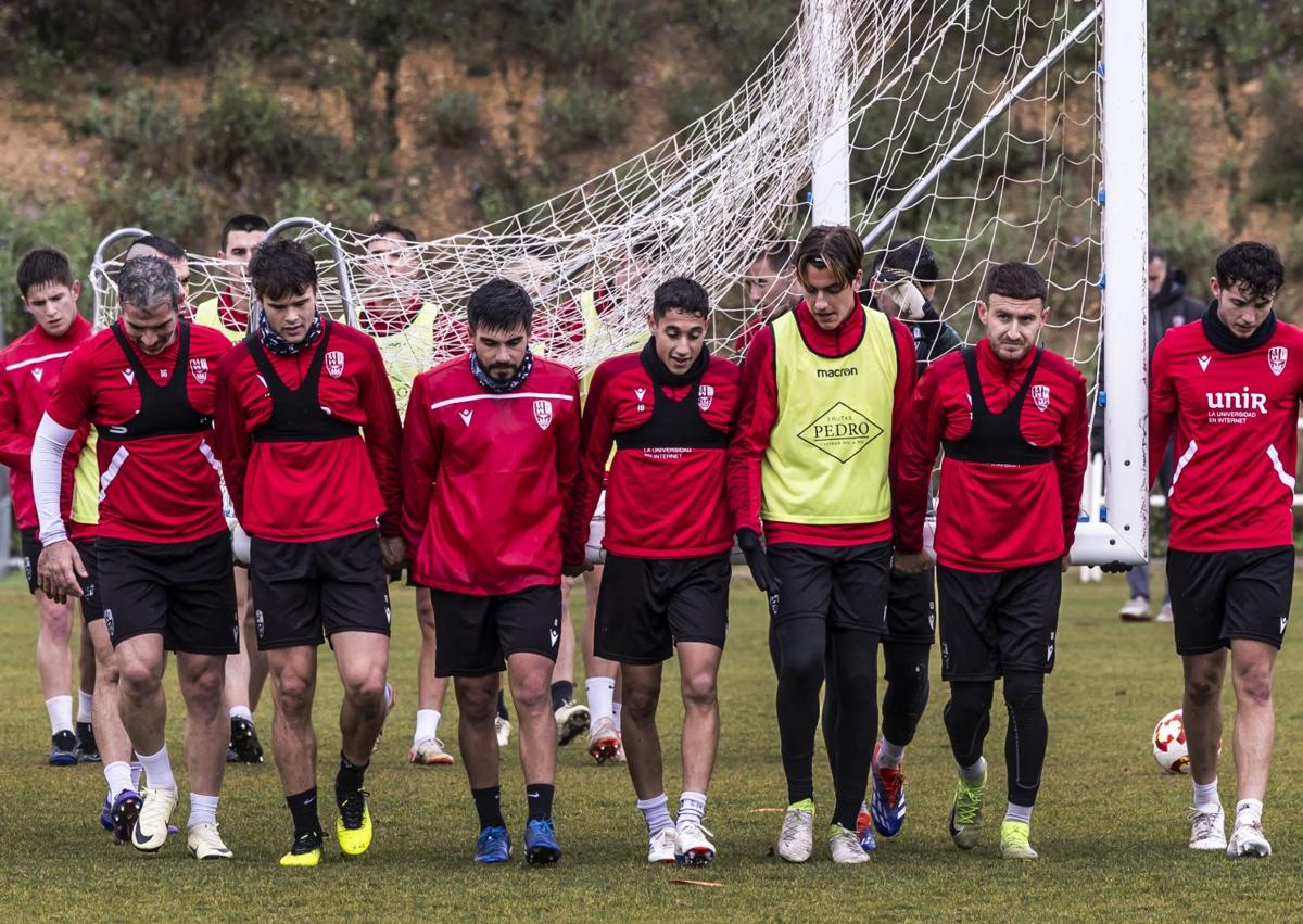 Imagen secundaria 1 - Iñaki, y la UD Logroñés, recuperan la sonrisa