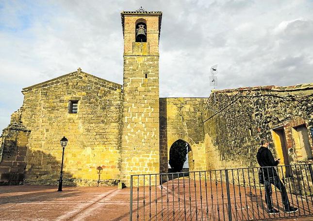 Villaseca, con la iglesia de San Román.