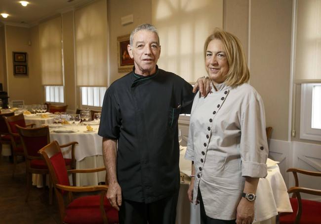 Tomás y Esther llevan las riendas del restaurante Alameda de Fuenmayor.