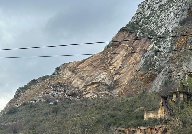 Ladera que ha sufrido el desprendimiento.