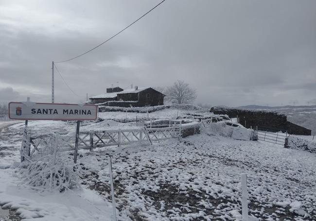 Santa Marina, cubierta por la nevada.
