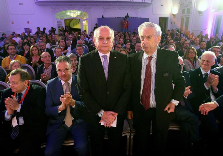 Cateriano y Vargas, con el público asistente a Futuro en Español.