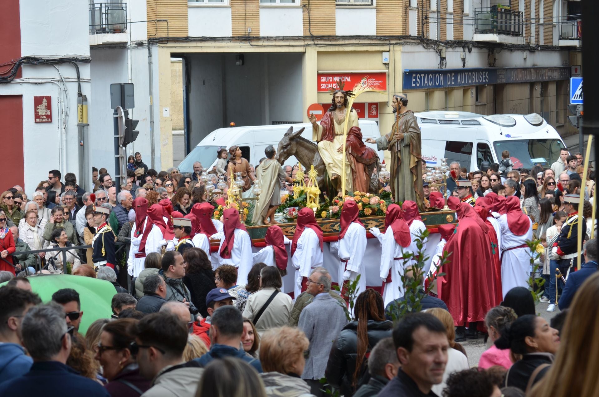 La Borriquilla recorre las calles de Calahorra