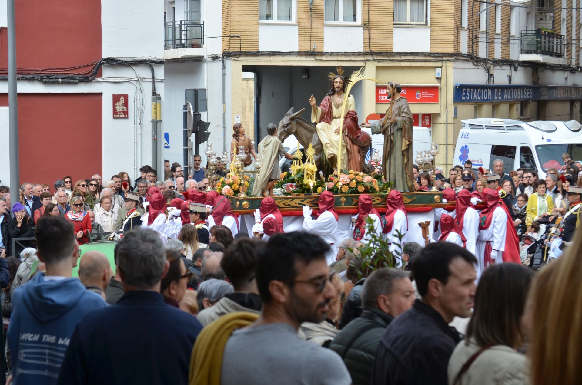 La Borriquilla recorre las calles de Calahorra