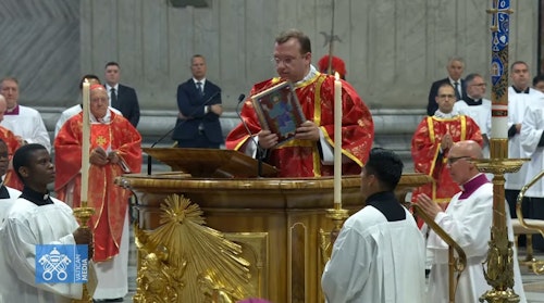 En directo: Los 133 cardenales ya se preparan para entrar en la Capilla Sixtina
