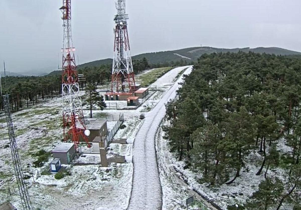 Imagen principal - Las tormentas azotan a La Rioja con acumulaciones de hasta 13 litros en pocos minutos en Moncalvillo